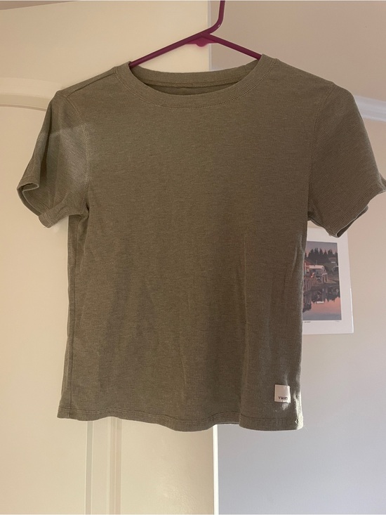 Vuori Tops - Vuori Pose Fitted Tee size Small olive green